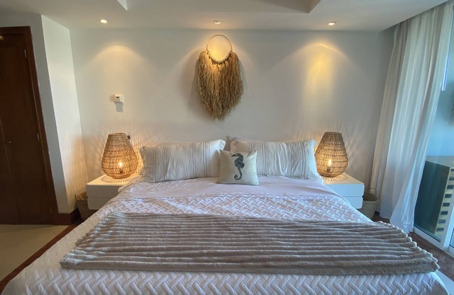 Beachfront Condo Grand Venetian