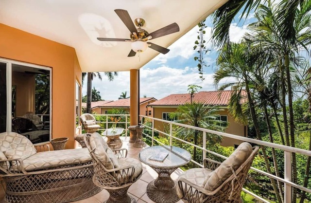 Beachfront 2bd condo- Balkon mit teilweise Meerblick, a / c-BL2