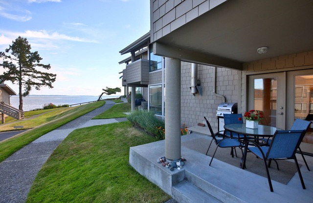 Beachfront Condo - Mutiny Bay by AvantStay | Views