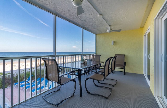 NEU! Gehobene Wohnung komplett renoviert! Strandlage und beheizter Pool mit Blick auf den Golf # 102