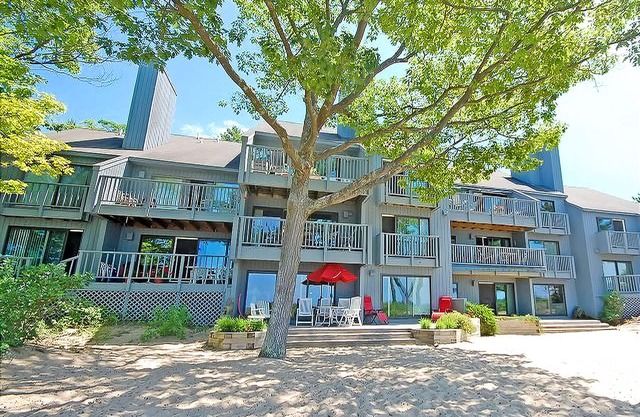 Beachfront condo with lake views, washer/dryer & fireplace