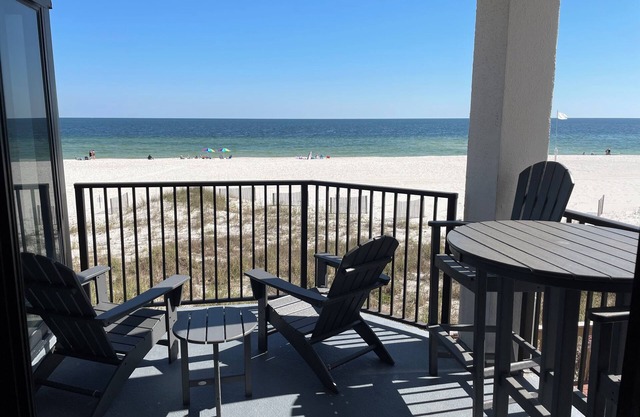 UPDATED Oceanfront Condo-Nur wenige Schritte vom Strand und Blocks von der FloraBama!
