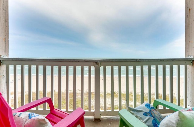Beachfront Corpus Christi Condo with Pool Access!