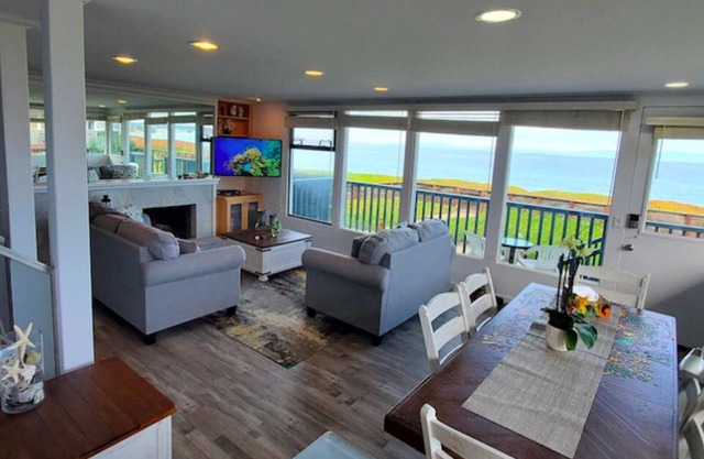 Beachfront Front: Ocean Access, Views & Sounds, Pool, Gated, Parking, Central