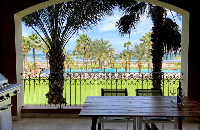 Direkt am Strand 2BR 2019 renoviert! Beheizter Pool, Netflix, Prime, Tennis, Kajaks, Golf