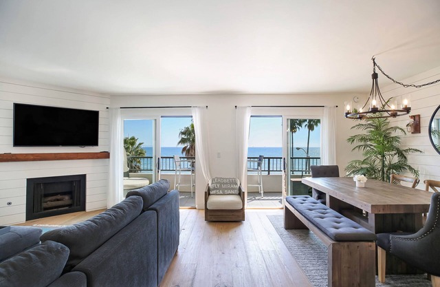 Beachfront Hideaway in Santa Barbara - 2 bedrooms, pool, spa, across from beach, gorgeous!