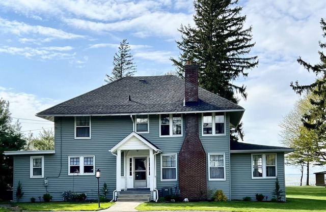 Beachfront, historic home on Lake Erie! Quiet and Private beach for your stay!