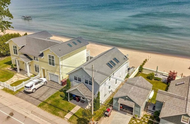 Beachfront Haus am Lake Ontario W / 60 ft von Privatstrand