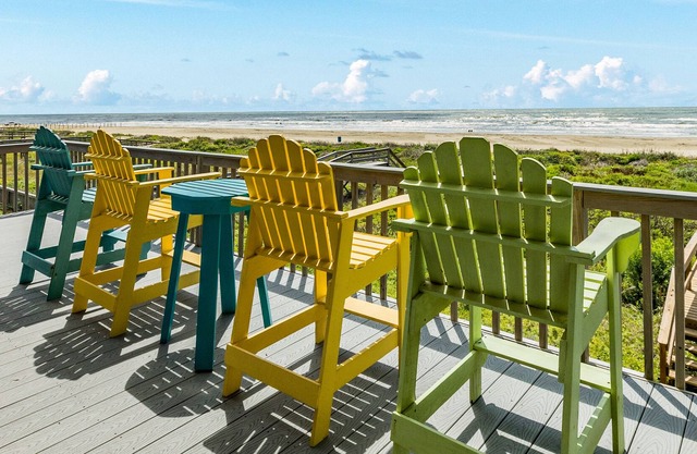 Beachfront Home w Great Views & Private Walkover - Dog Friendly
