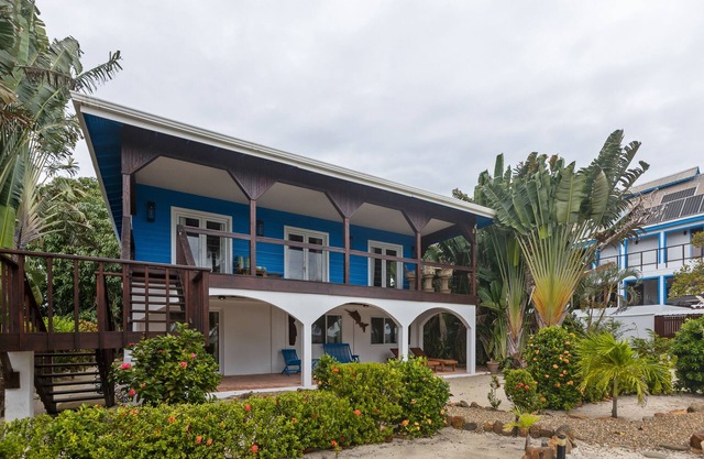 Haus am Strand mit Dock, Terrasse, Terrasse, Hängematten und herrlichem Meerblick!