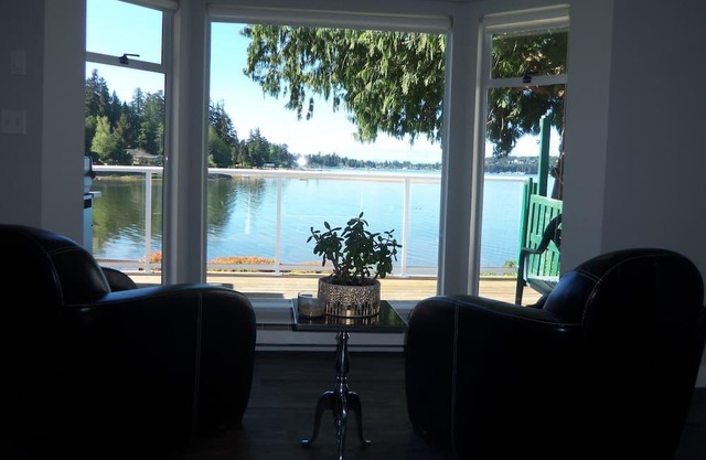 Das Strandhaus liegt neben dem Porpoise Bay Park (Sechelt)