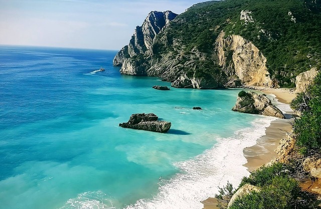 Beachfront Hotel! Pet-friendly Accommodation with Balcony, Free Parking!