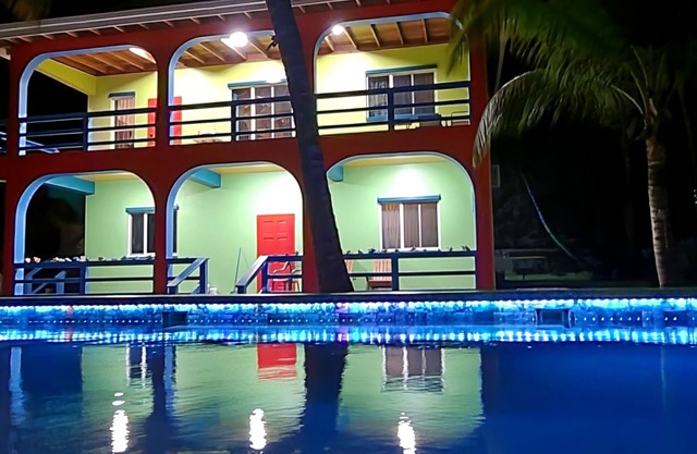 Beachfront house 4BR/4Bath, view, private pool, dock and beach