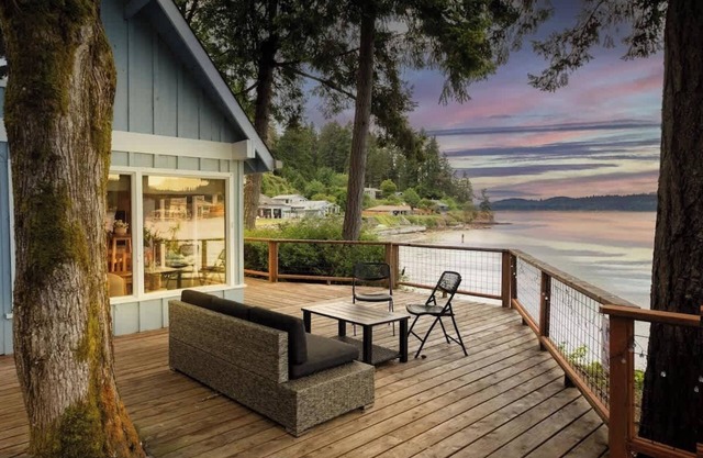 Beachfront House Getaway with Amazing Views&Access