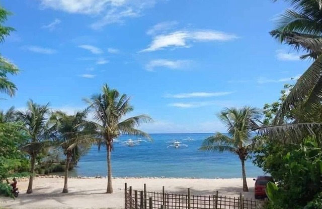 Beachfront House in Panglao near Alona Beach + Free Use of 2 Scooters