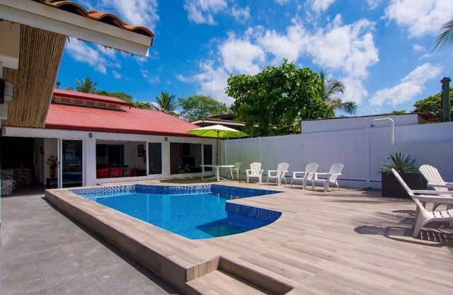 Haus am Strand in Playa Tivives mit eigenem Pool