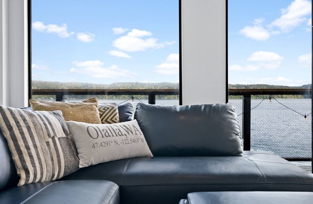 Beachfront House- Kayaks- Bouy