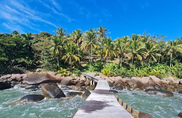 Casa Beira Mar mit privatem Pier - Veloso e Corral