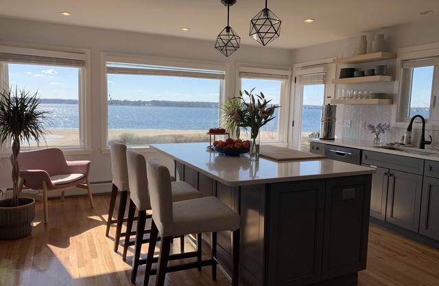 Direkt am Strand, Incredible Water View, Lrg eingezäunter Hof, 3 Schlafzimmer, schöne Nachbarschaft