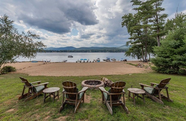 Beachfront/Lakefront/ Mountain-view Chalet