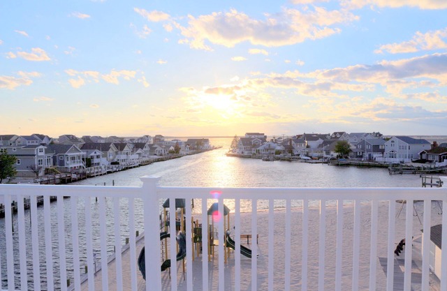 NEU! Direkt am Strand! Lavallette in Monterey Beach für 14 Personen mit Dock! Wöchentliche Miete
