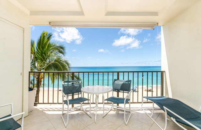 RECHTLICHE FERIENVERMIETUNG * SEHR WENIG LINKS AUF OAHU * PRINCESS BEACHFRONT / W CONDO-FREE PKG