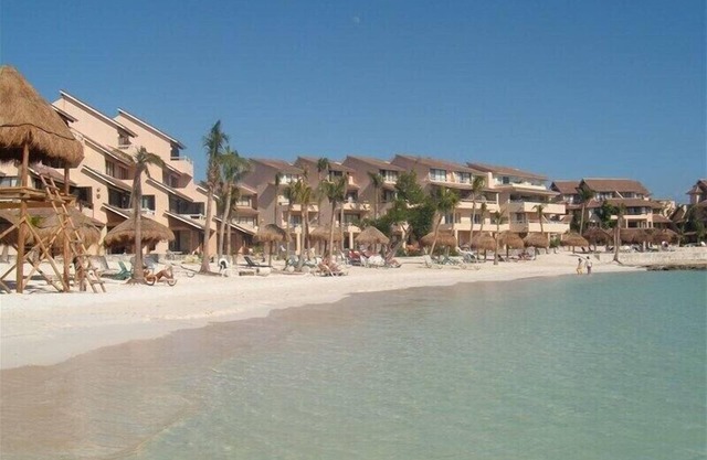Lage direkt am Strand mit 2 Pools; Private Terrasse
