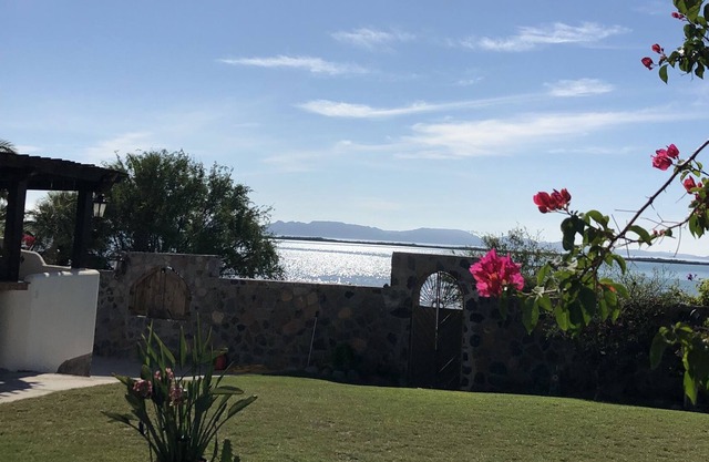 BEACHFRONT w / AC & Boot zur Verfügung. 5 Schlafzimmer Hacienda w / Magd und Butler inkl.