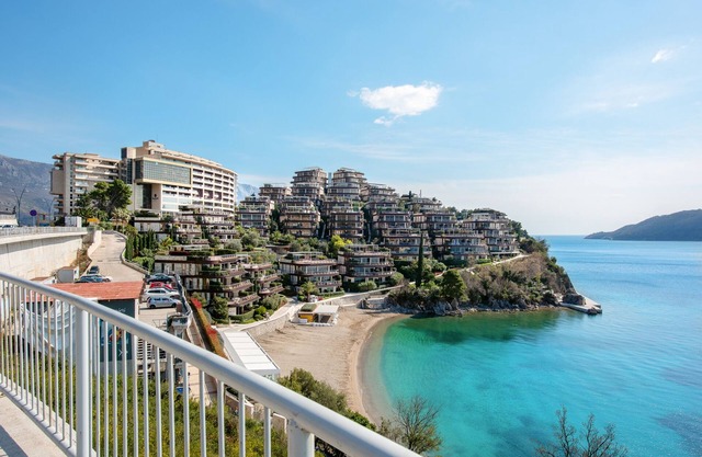 Beachfront Luxury Apartment in Budva