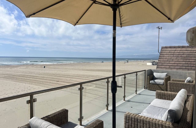 Beachfront Luxury Getaway on the sands of pristine Hollywood Beach - Sleeps 10!