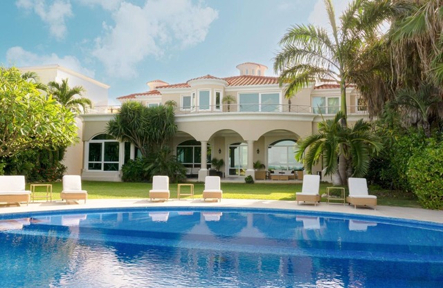 Exclusive Beachfront Luxury Villa Private Gym Personalized 5 Star-Service