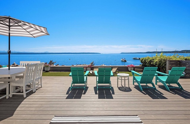 Beachfront - Modern 2-bedroom house on beautiful Camano Island; Sleeps 10