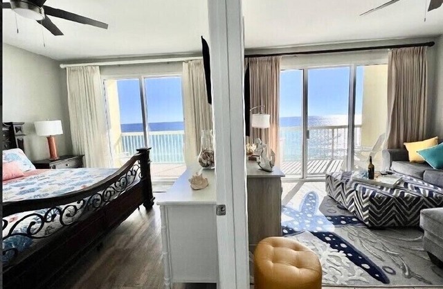 BEACHFRONT! OCEAN VIEW from MASTER BR & LR, + free beach service.