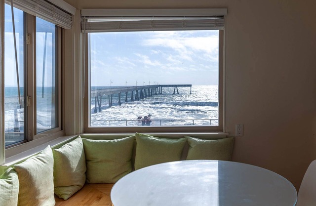 Beachfront Ocean Views 20 Mins to SF!