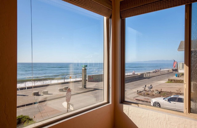 Beachfront Ocean Views 20 mins to San Francisco! (Neptune 3)
