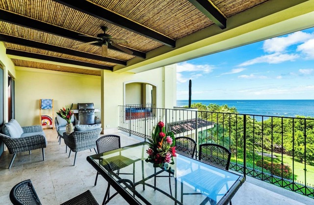 Riesige Luxus Oceanfront 3BR / 3BA direkt am Playa Langosta - Crystal Sands 304