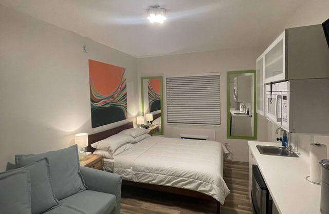 BeachFront On The Sand #313 FreeParking, South of 5th, 335 Ocean Drive,
