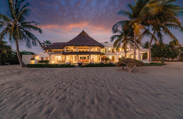 Glück am Strand | Luxus Oceanfront Estate | ** Ermäßigte 2 - 5 BDRM-Preise **