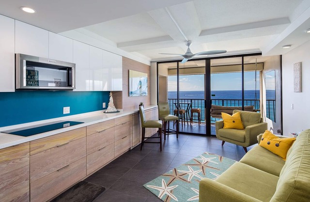 STRAND PARADIES - DIREKTER MEERBLICK - TENNIS, POOL, JACUZZI, A / C, W / D