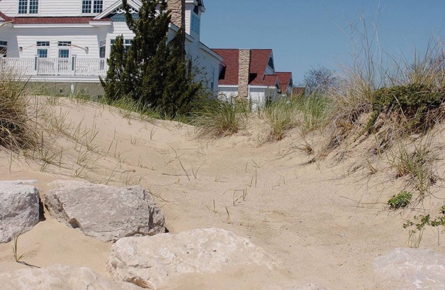 2-bedroom villa in serene Sheboygan with WiFi, AC