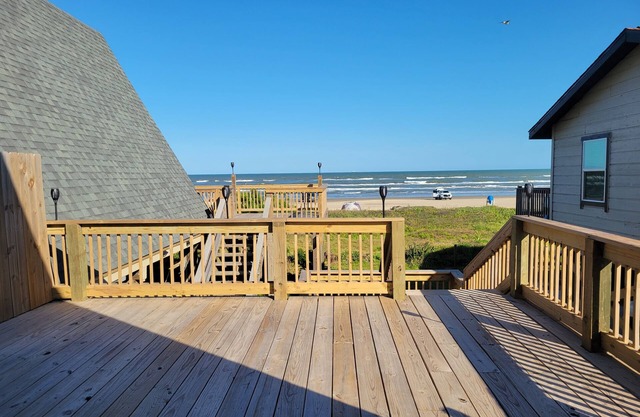 LAST MINUTE SPECIALS IN JUNE! Beachfront Pathway Through the Dune Onto the Beach