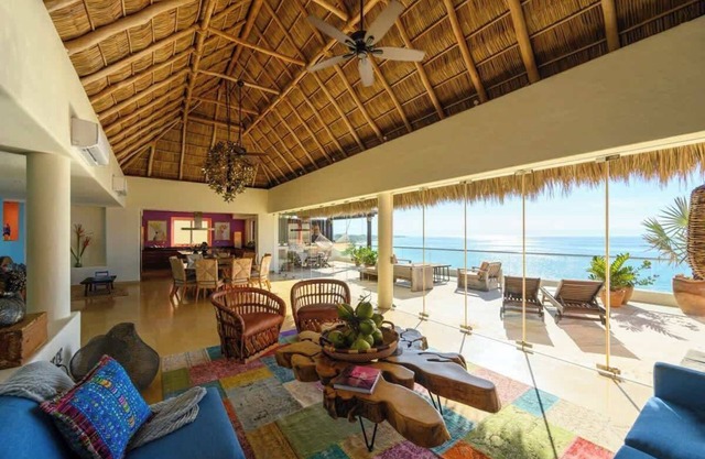 Beachfront Penthouse Stunning Ocean Views!