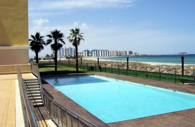 Penthouse am Strand mit WLAN und Pool