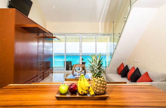 New Oceanfront Penthouse auf Cancun-Strand, wenige Schritte vom Sand und Nachtleben!