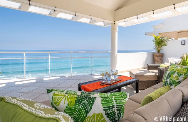 Beachfront ★Penthouse★ with Pool & Private Roofdeck. JUNE ON MAJOR SALE ... NOW!