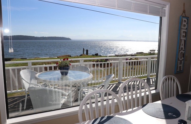 Neu! Bild perfekte Umgebung und geräumiges Whidbey Strandhaus in der Nähe der Fähre