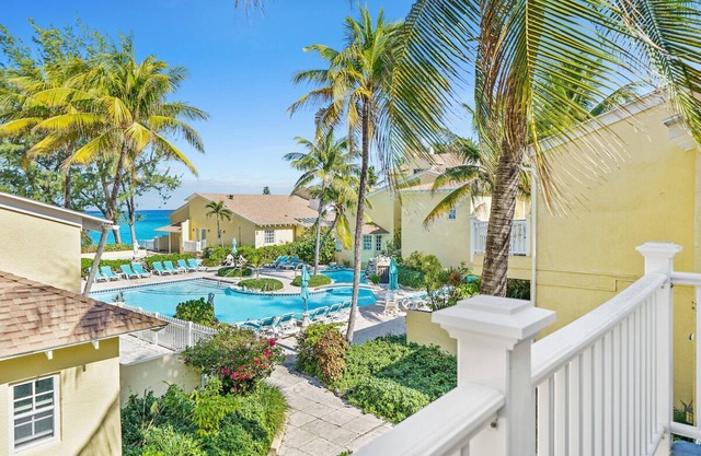 Beachfront Resort Condo, Walk to Atlantis