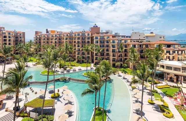 Beachfront Resort w/ Luxurious Amenities-Villa Del Palmar Flamingos Resort & Spa