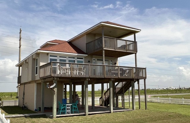 Beachfront, sand steps away, pet friendly, large fenced yard