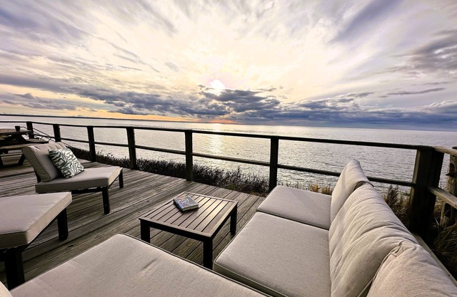 Beachfront~Seaside Sea-duction-Dog Friendly